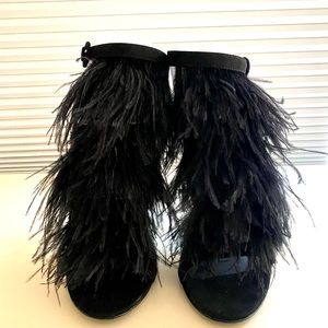 Steve Madden Fefe feather sandals